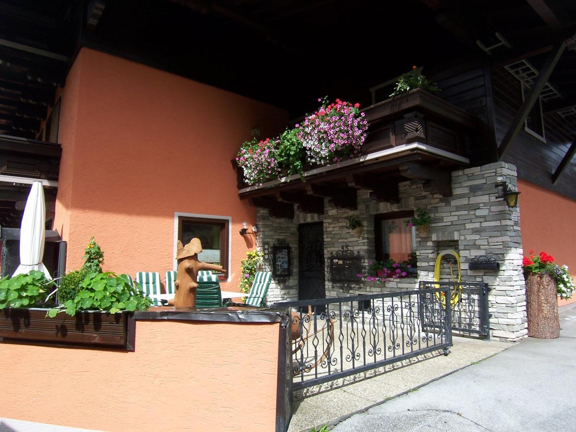 Fruehstuecks- Pension Sonnblickhof Rauris Exterior photo